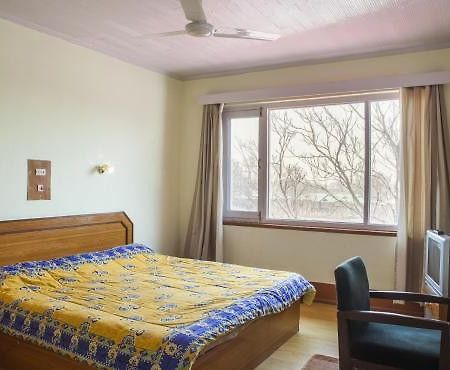 Hotel Pamposh Srīnagar Eksteriør bilde