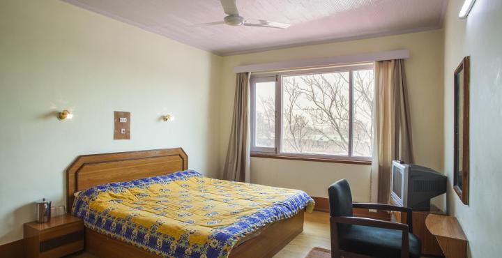 Hotel Pamposh Srīnagar Eksteriør bilde